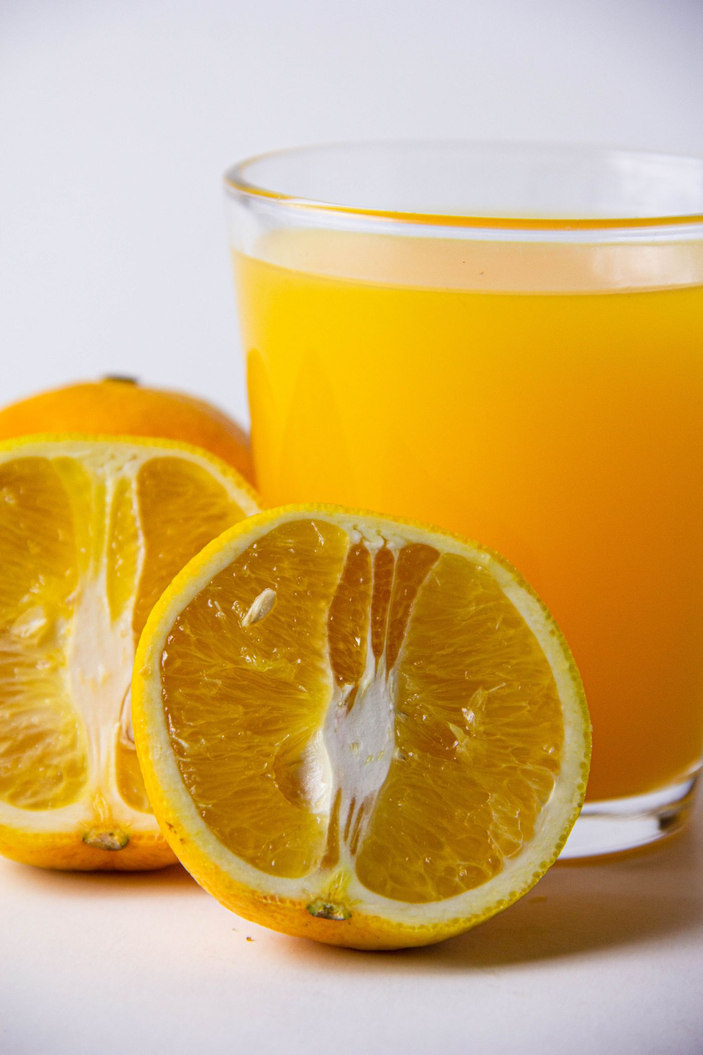 Jugo y naranjas